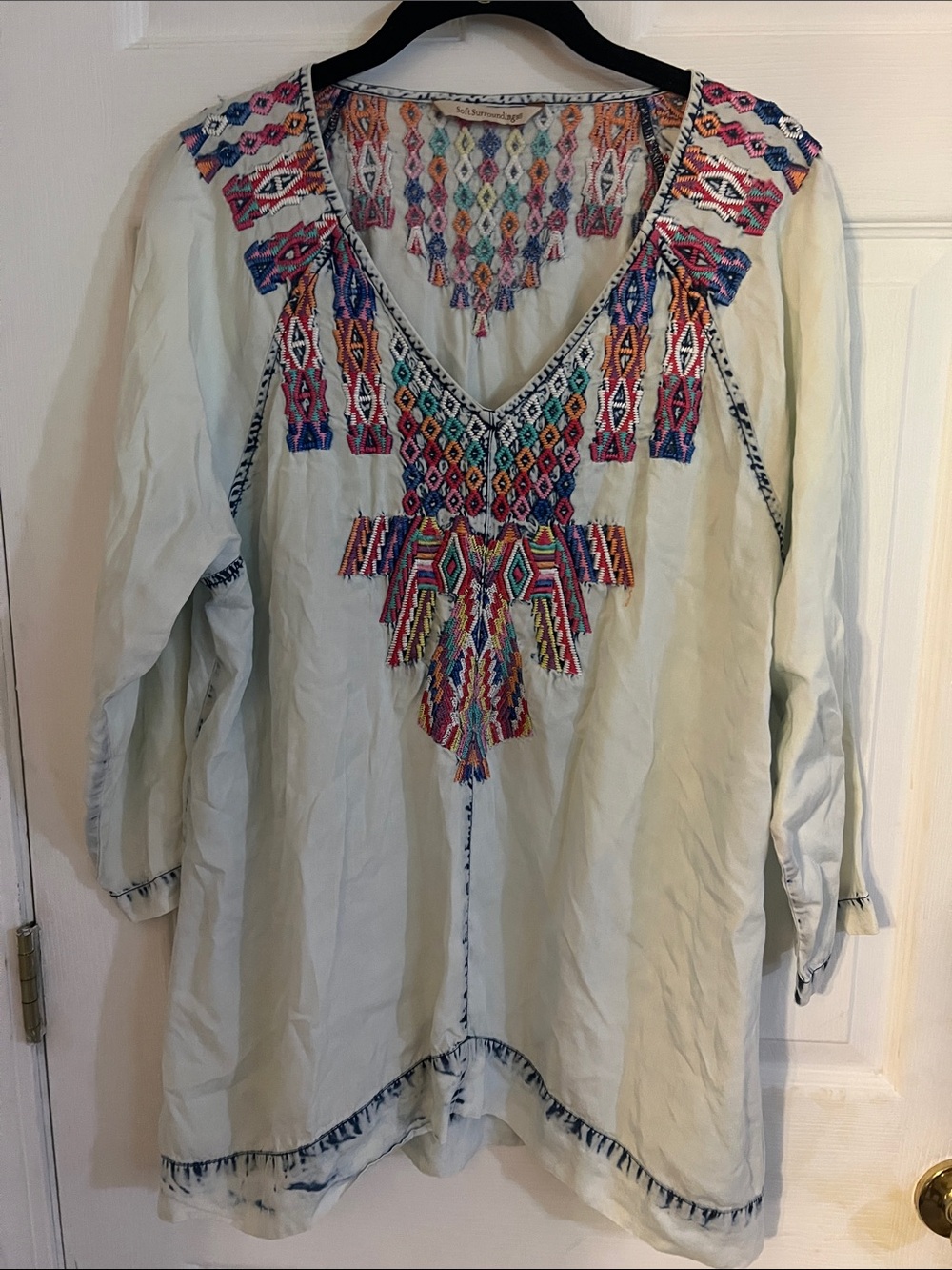 Soft Surroundings Ivory Tunic with Multicolor Embroidery Design L